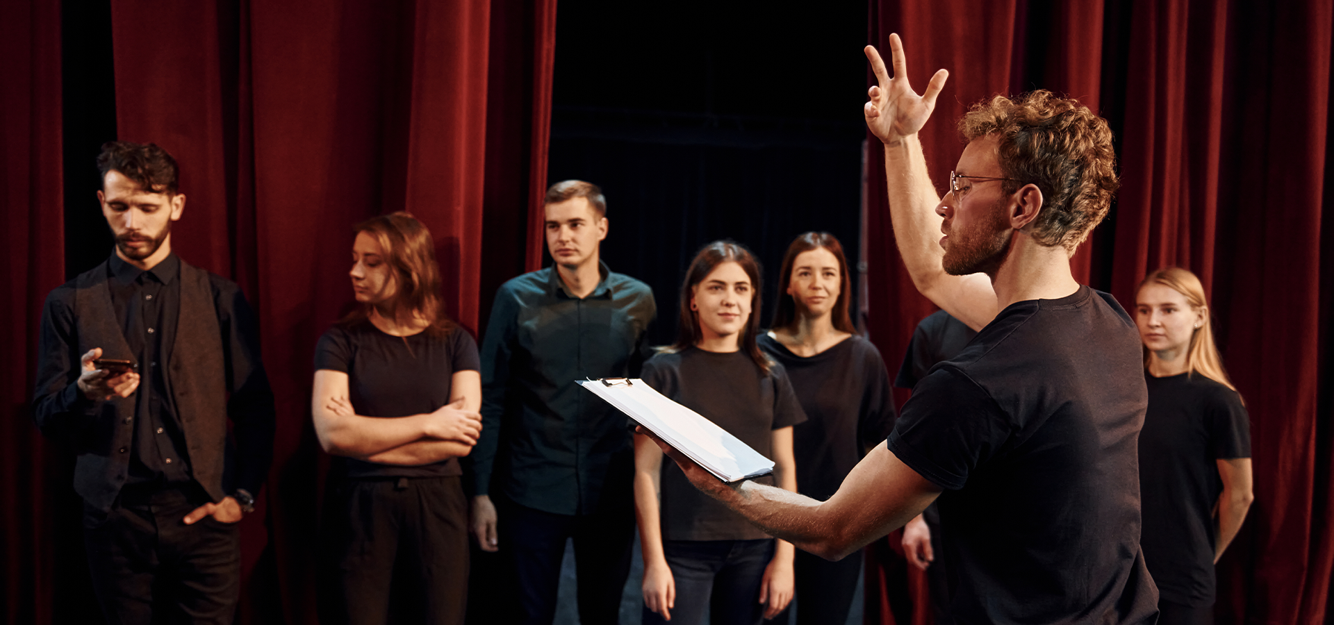 Improvisação Criativa: Corpo, Som e Jogo na Prática Cênica
