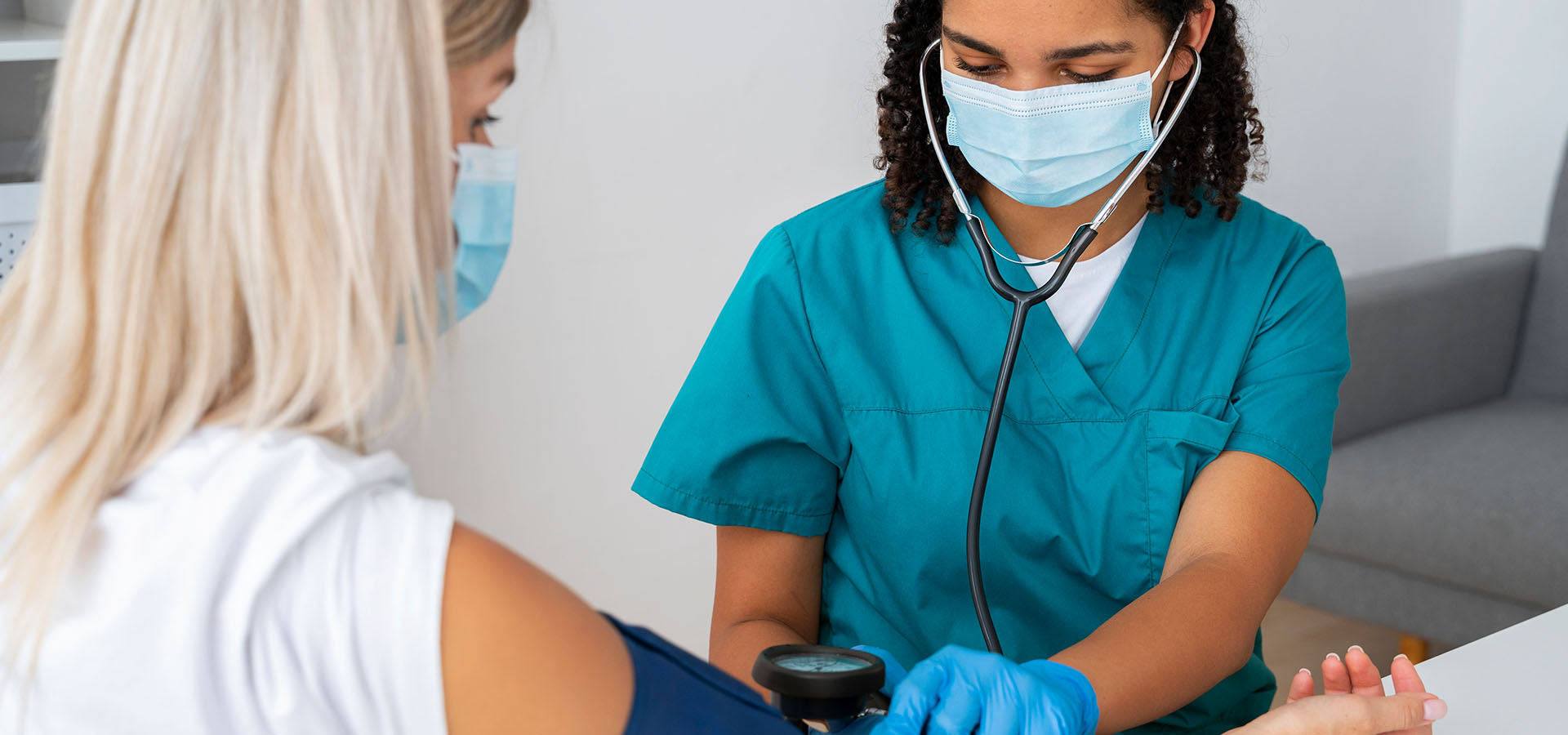 Enfermagem na Atenção Básica: Práticas, Farmacologia e Cuidado Comunitário