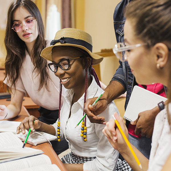 Estudos Culturais e Sociais