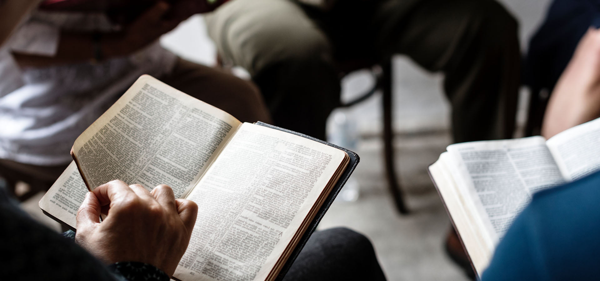 Estudos Bíblicos e Questões Contemporâneas