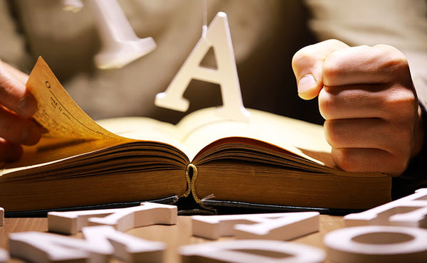 Gramática em Transformação: Linguagem e Sociedade ao Longo do Tempo