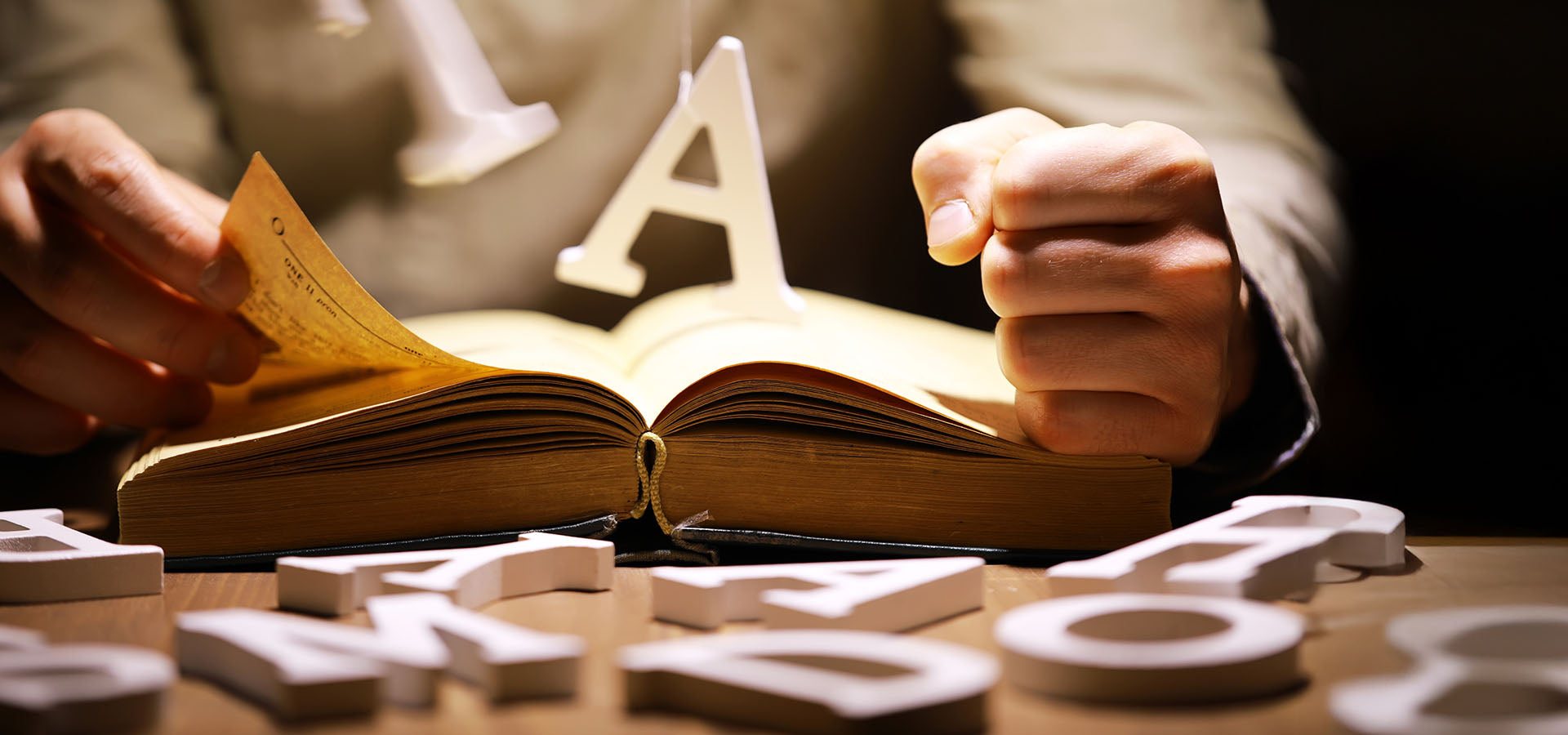 Gramática em Transformação: Linguagem e Sociedade ao Longo do Tempo